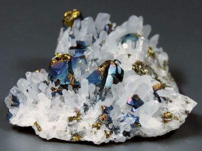 青森・尾太(おっぷ)鉱山産水晶・鉱物
